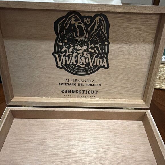 Viva La Vida Robusto Connecticut Empty Wood Cigar Box 9.5" x 6" x 1.5" - Picture 6 of 6